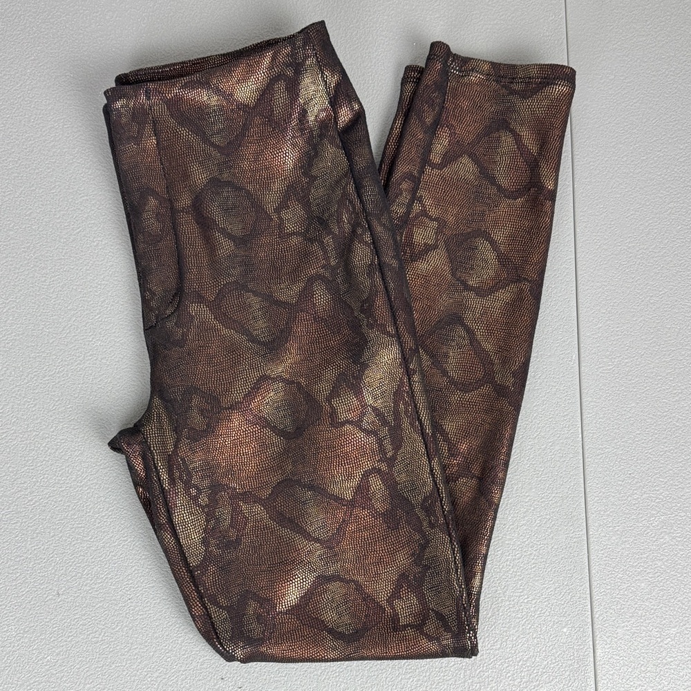 MOTHER High Waisted Seamless Looker Ankle Pant. Snake Print Texture. Size 28.